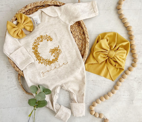 Personalized oatmeal baby romper and hat set, custom name coming home outfit, floral letter baby girl outfit baby shower gift neutral yellow - BabiChic