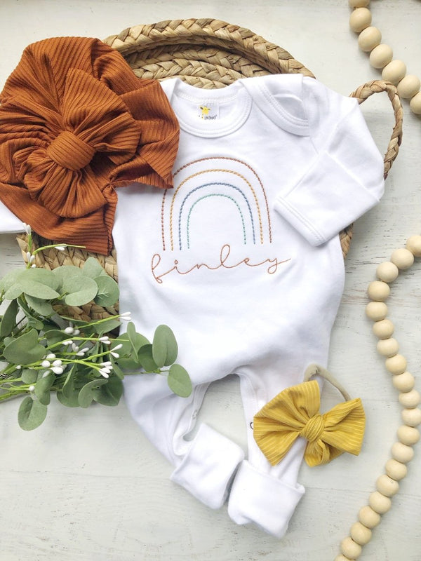 Personalized rainbow IVF baby romper, custom name coming home outfit, annoucement baby shower gift - BabiChic