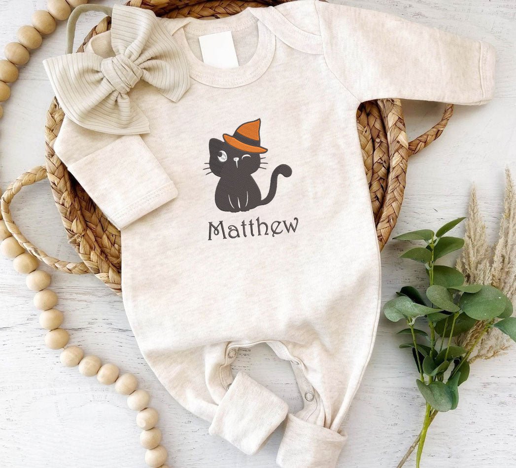 Personalized Baby Romper Embroidered Baby's Name & Cute Black Cat – Perfect For Newborn Halloween Costumes Outfit - BabiChic